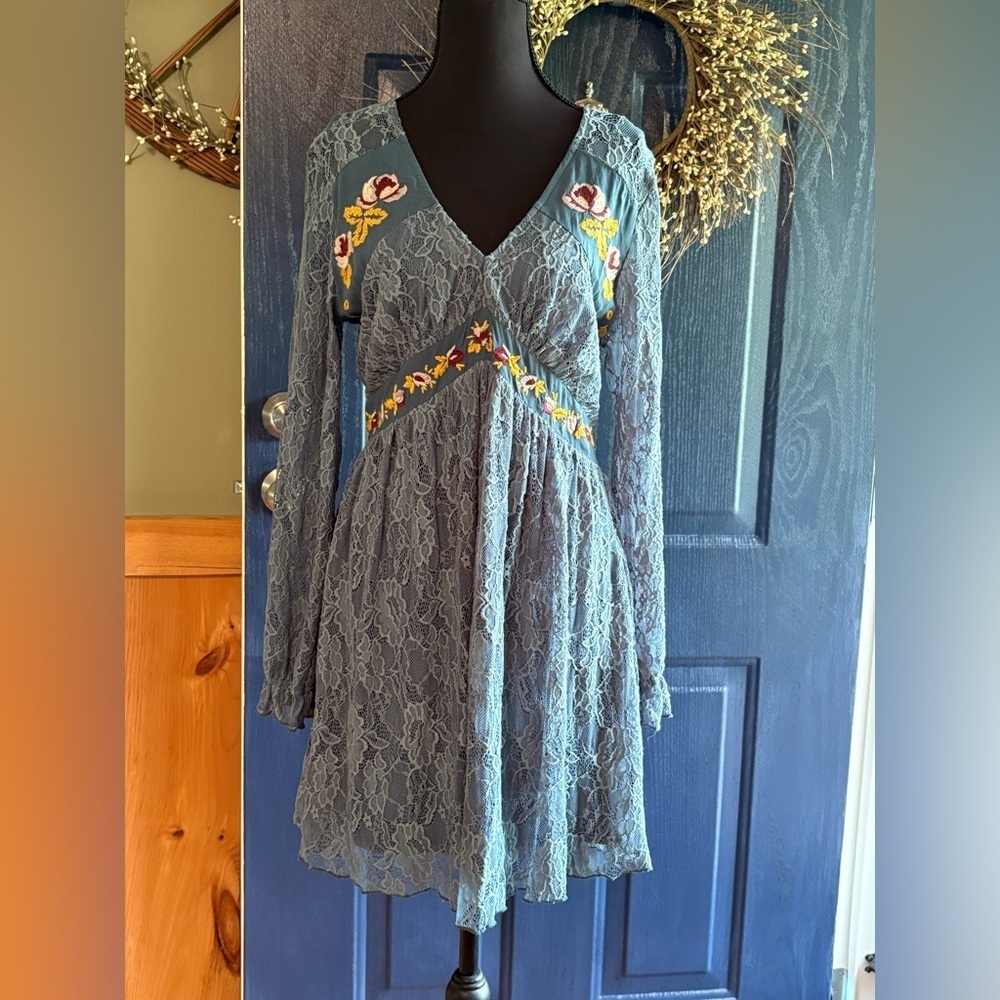 Miami Blue Long Sheer Sleeve V-Neck Sundress size M